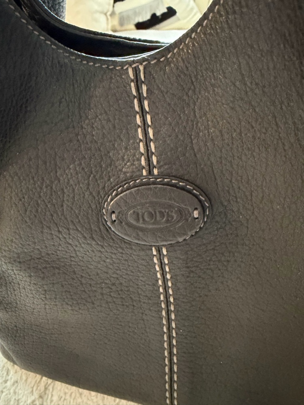 Tod's Black Leather Shoulder Bag with Gold Hardware - Picture 5 of 13